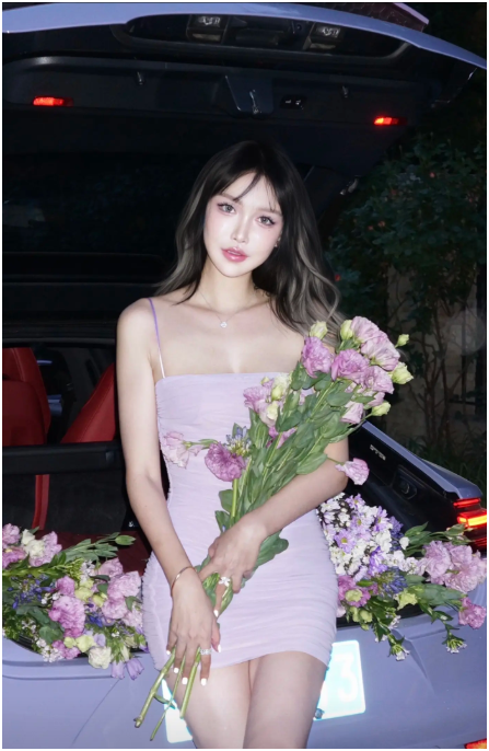 C&ocirc; g&aacute;i cao 1m80 bị &eacute;p dao k&eacute;o từ năm 14 tuổi, hơn 300 lần phẫu thuật: Gương mặt hiện tại thế n&agrave;o? - Ảnh 11.