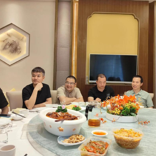 T&igrave;nh cờ gặp sếp cũ, bước ngoặt sự nghiệp bất ngờ trong đời sống - Ảnh 1.