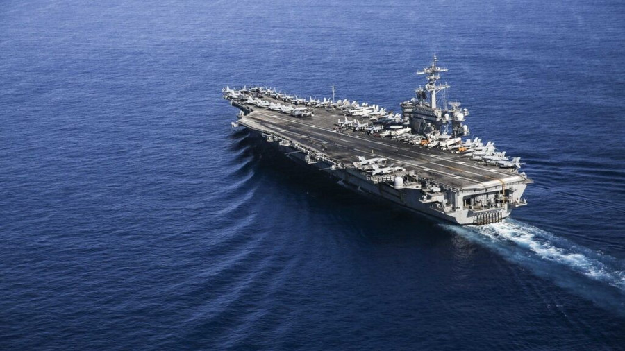 Iran bắn 101 t&ecirc;n lửa v&agrave;o t&agrave;u s&acirc;n bay Mỹ , buộc USS Abraham Lincoln r&uacute;t lui - Ảnh 1.
