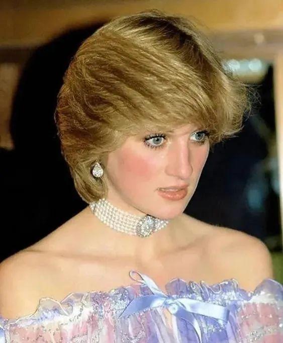 Vẻ đẹp C&ocirc;ng ch&uacute;a ngủ trong rừng của C&ocirc;ng nương Diana 45 năm trước - Ảnh 3.