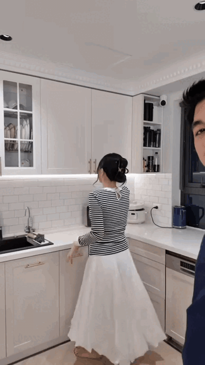 D&agrave;n "nam thần Vbiz" kh&ocirc;ng chỉ đẹp trai m&agrave; c&ograve;n sở hữu cơ ngơi đ&aacute;ng mơ ước: Người ở biệt thự 40 tỷ, người chọn sống tối giản - Ảnh 5.