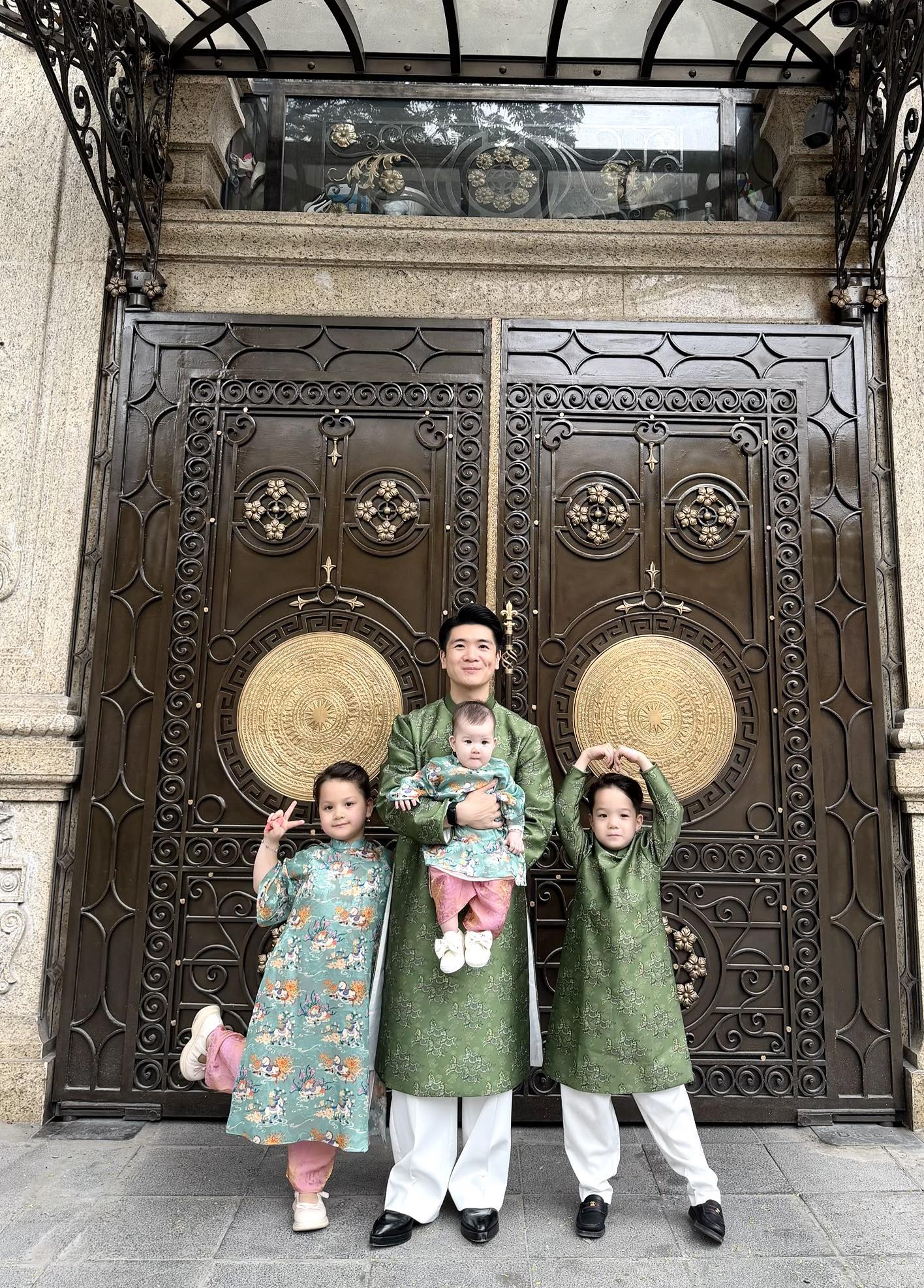 H&egrave; chưa đến nhưng Ph&oacute; tổng nh&agrave; bầu Hiển sẵn s&agrave;ng khoe body cực phẩm rồi đ&acirc;y- Ảnh 3.