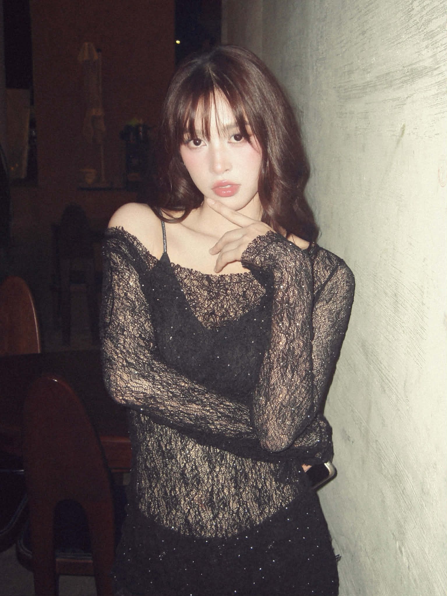 Tiểu Vy mặc v&aacute;y hở v&ograve;ng 1 sexy, visual đẹp ph&aacute;t s&aacute;ng đứng kế Minh Hằng - Ngọc Trinh- Ảnh 5.