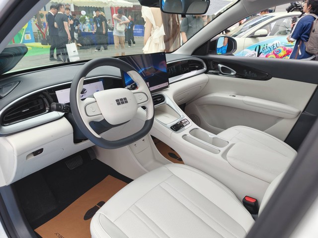 SUV hybrid kỷ lục 1.800km v&agrave; "xe điện quốc d&acirc;n" gi&aacute; 459 triệu đồng ra mắt Việt Nam - Ảnh 5.