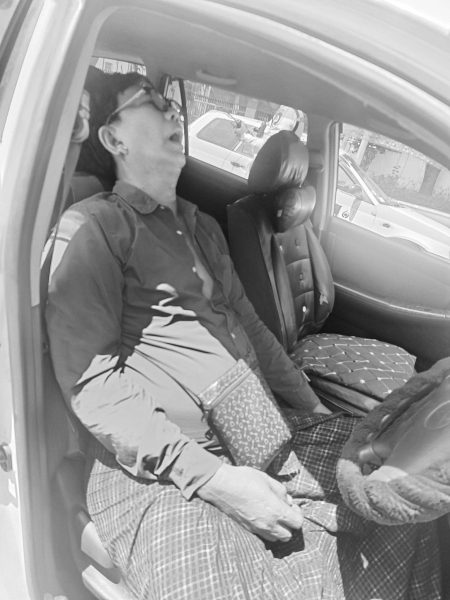 Ca sĩ đột tử do sốc nhiệt khi chờ đổ xăng - Ảnh 1.