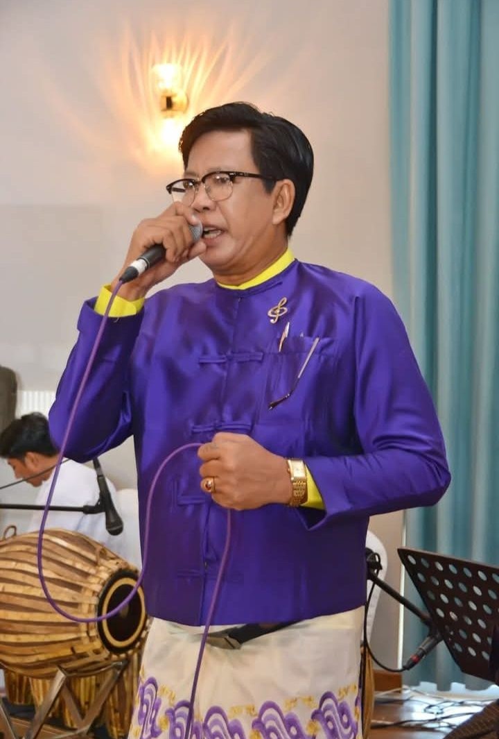 Ca sĩ đột tử do sốc nhiệt khi chờ đổ xăng - Ảnh 2.