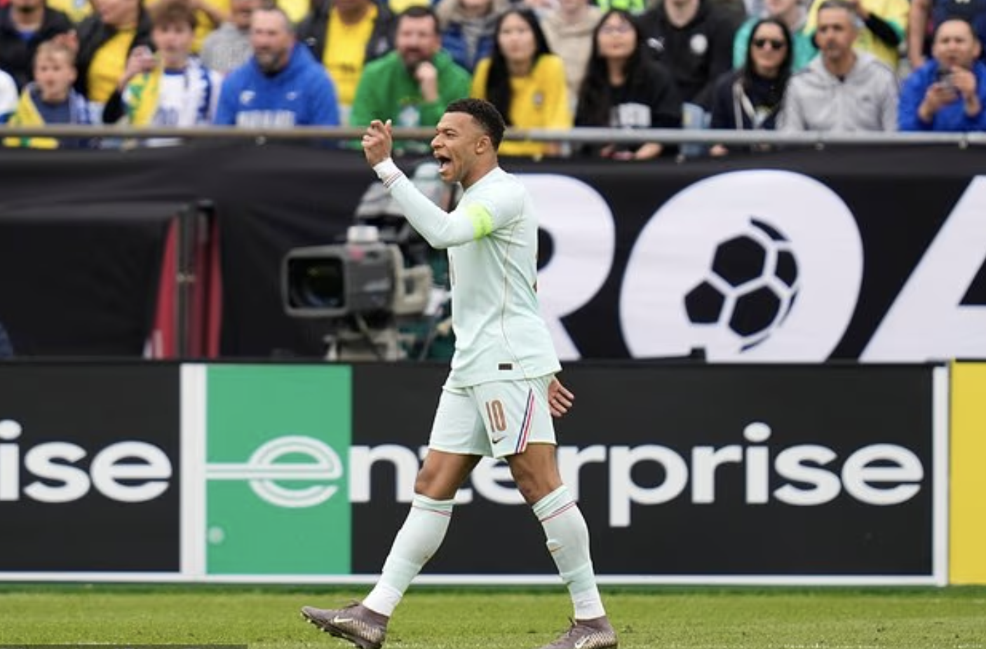 10 cầu thủ tuyển Ph&aacute;p thắng Brazil h&ugrave;ng mạnh trận giao hữu tại Mỹ - Ảnh 3.