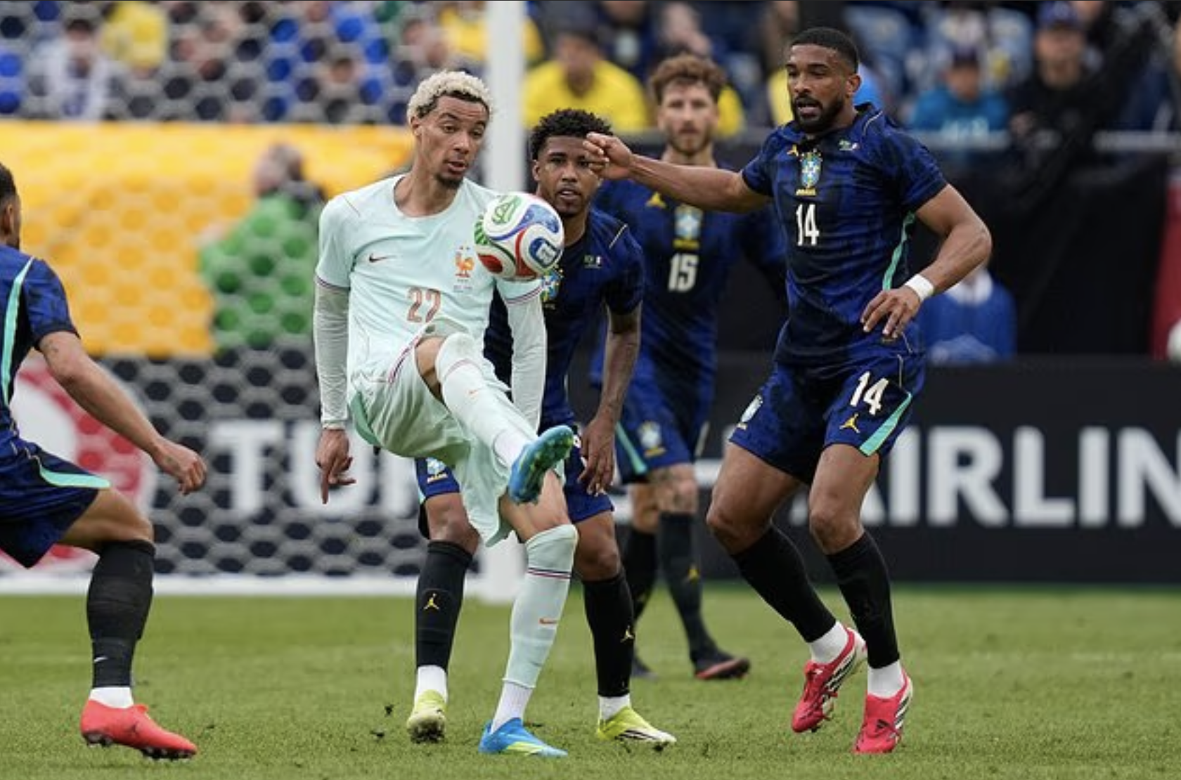 10 cầu thủ tuyển Ph&aacute;p thắng Brazil h&ugrave;ng mạnh trận giao hữu tại Mỹ - Ảnh 5.