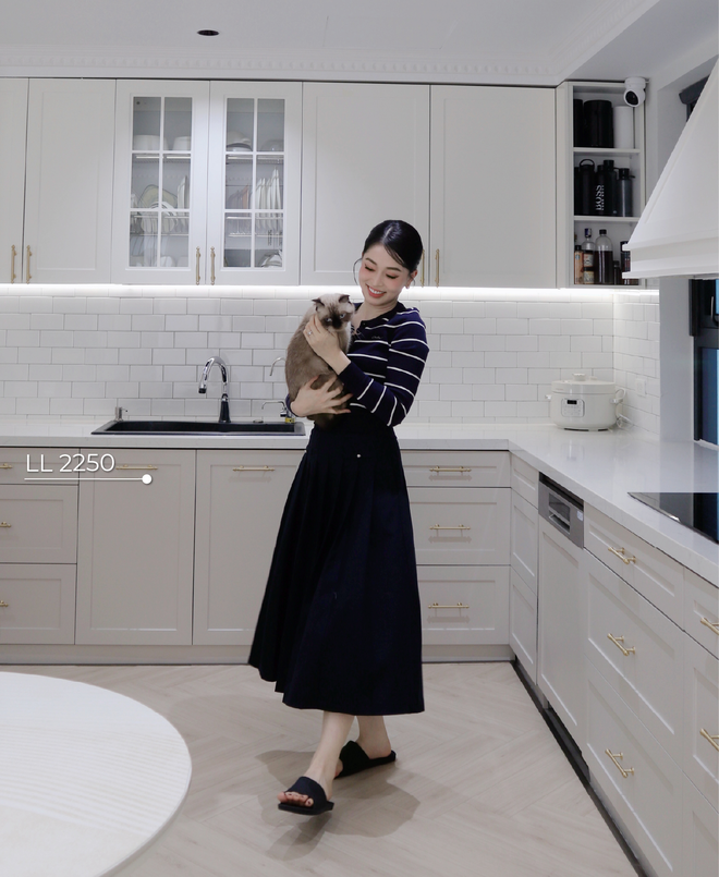 D&agrave;n "nam thần Vbiz" kh&ocirc;ng chỉ đẹp trai m&agrave; c&ograve;n sở hữu cơ ngơi đ&aacute;ng mơ ước: Người ở biệt thự 40 tỷ, người chọn sống tối giản - Ảnh 7.