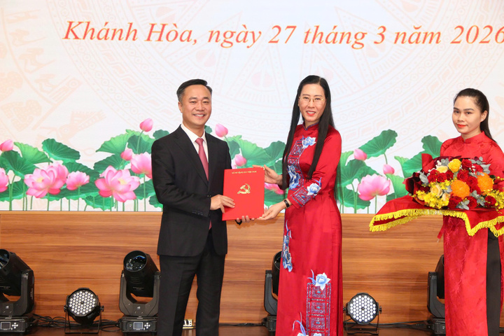 Thứ trưởng Nguyễn Việt H&ugrave;ng giữ chức Ph&oacute; B&iacute; thư tỉnh ủy kh&aacute;nh h&ograve;a nhiệm kỳ 2025 - 2030 - Ảnh 1.