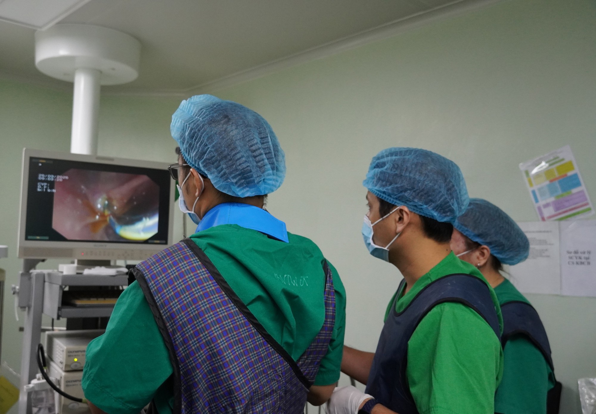 Mảnh xương c&aacute; l&agrave; &ldquo;thủ phạm&rdquo; khiến người đ&agrave;n &ocirc;ng ở Cần Thơ bị v&agrave;ng da như&hellip; nghệ - Ảnh 1.