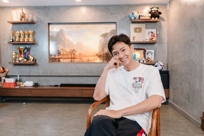 D&agrave;n "nam thần Vbiz" kh&ocirc;ng chỉ đẹp trai m&agrave; c&ograve;n sở hữu cơ ngơi đ&aacute;ng mơ ước: Người ở biệt thự 40 tỷ, người chọn sống tối giản - Ảnh 55.