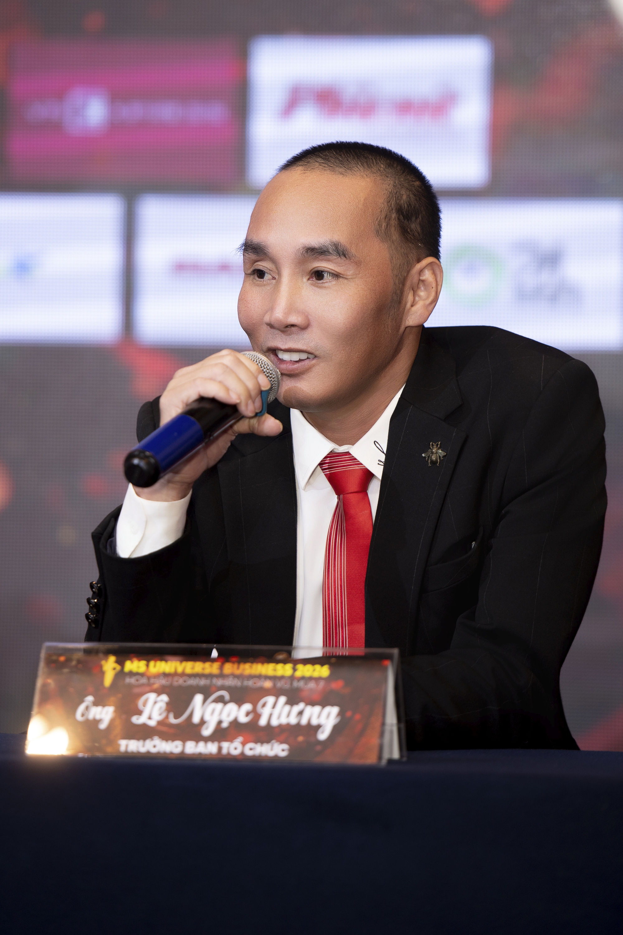 Nam vương Tiến Dũng c&ugrave;ng hoa hậu Thu Uy&ecirc;n chấm thi sắc đẹp- Ảnh 3.