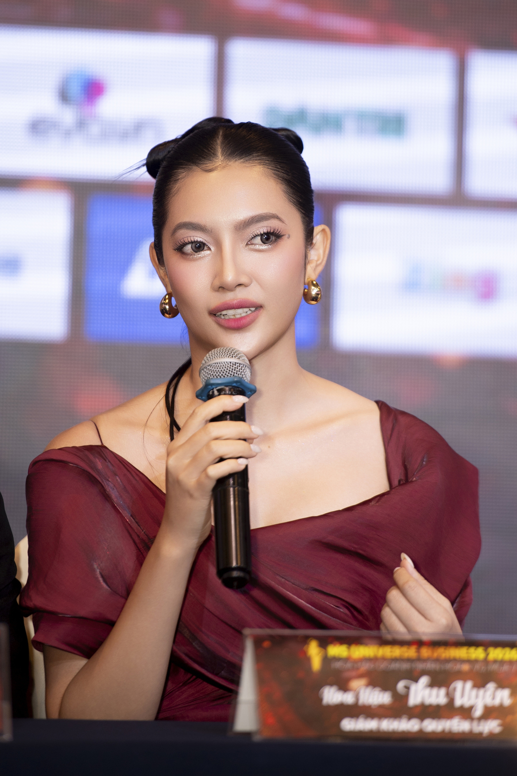 Nam vương Tiến Dũng c&ugrave;ng hoa hậu Thu Uy&ecirc;n chấm thi sắc đẹp- Ảnh 2.