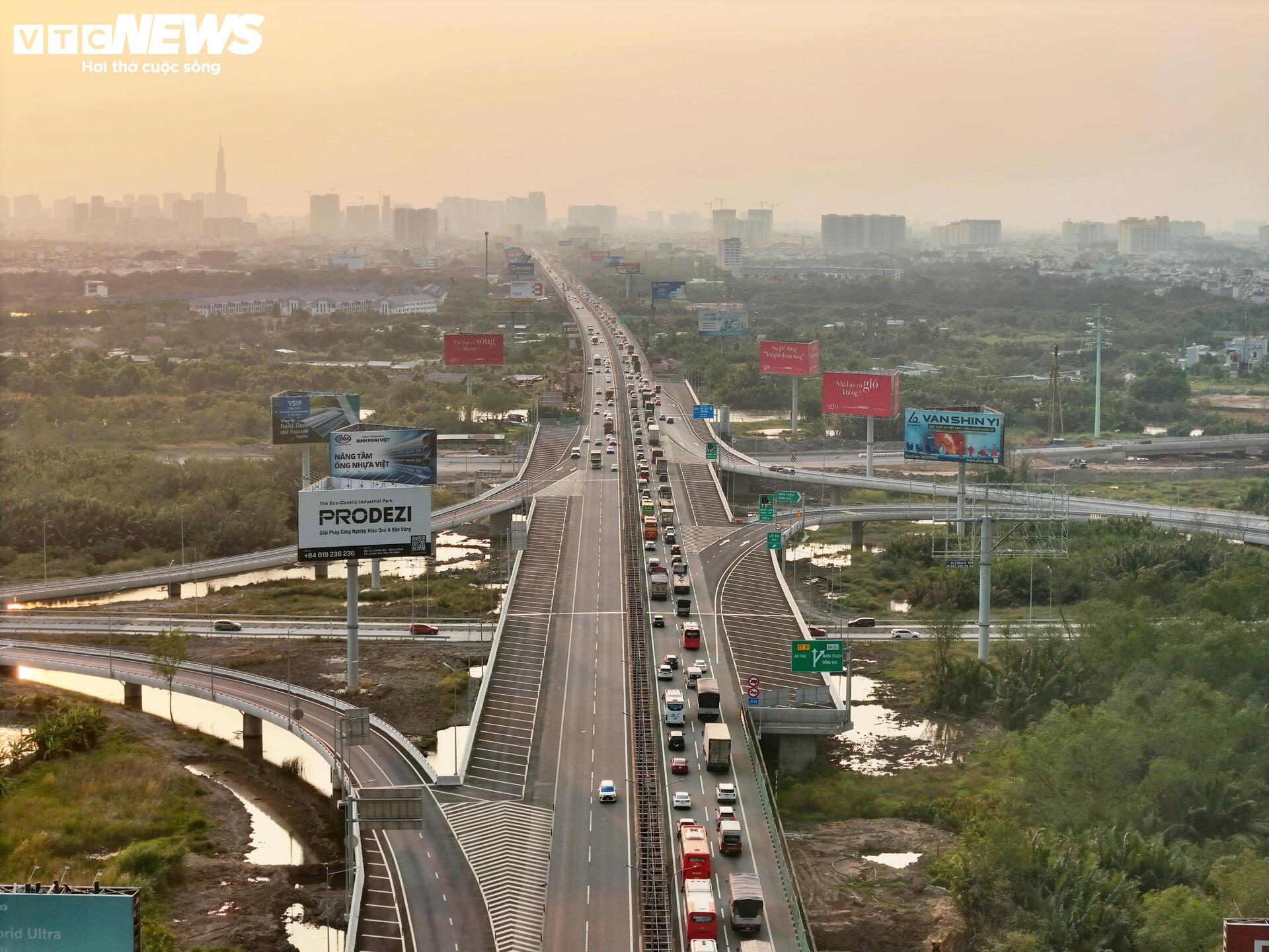 Cận cảnh mở rộng cao tốc TP . HCM - Long Th&agrave;nh năm 2026: Tiến độ thi c&ocirc;ng ấn tượng - Ảnh 12.