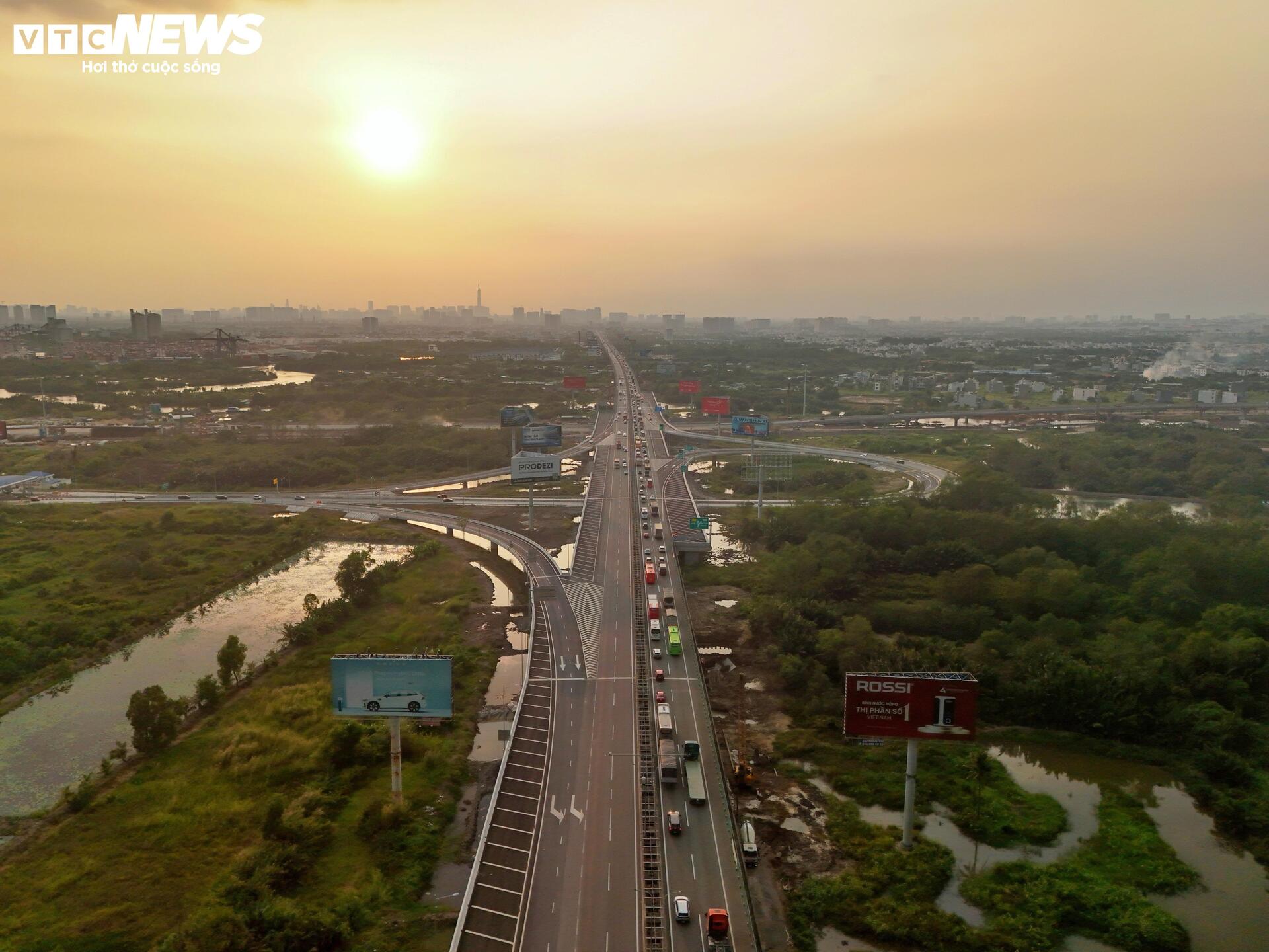 Cận cảnh mở rộng cao tốc TP . HCM - Long Th&agrave;nh năm 2026: Tiến độ thi c&ocirc;ng ấn tượng - Ảnh 1.