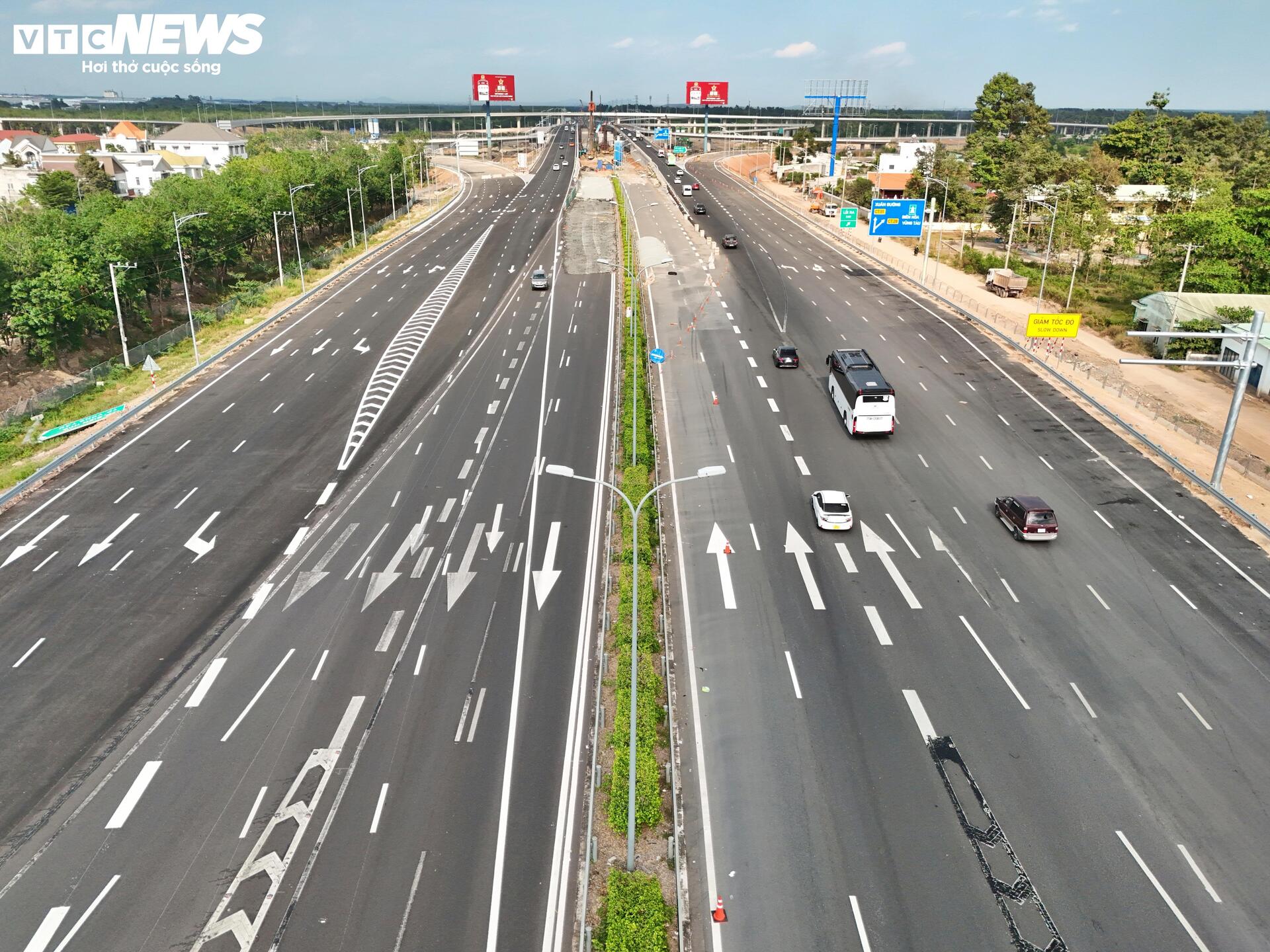 Cận cảnh mở rộng cao tốc TP . HCM - Long Th&agrave;nh năm 2026: Tiến độ thi c&ocirc;ng ấn tượng - Ảnh 4.