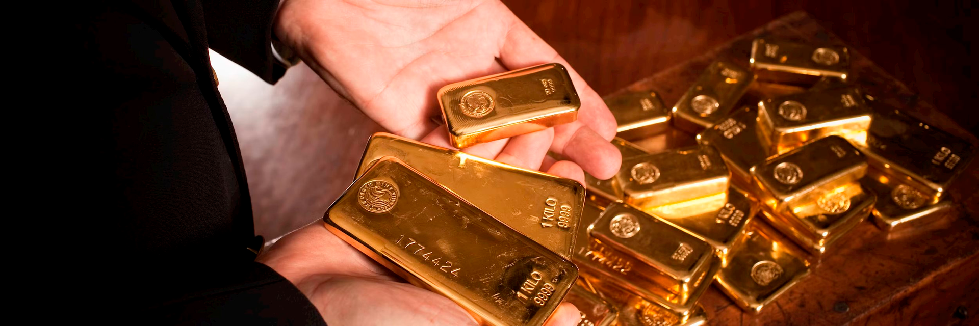 Gi&aacute; v&agrave;ng giảm giữa xung đột Iran: L&yacute; do bất ngờ n&agrave;o đứng sau sự sụt giảm n&agrave;y? - Ảnh 1.