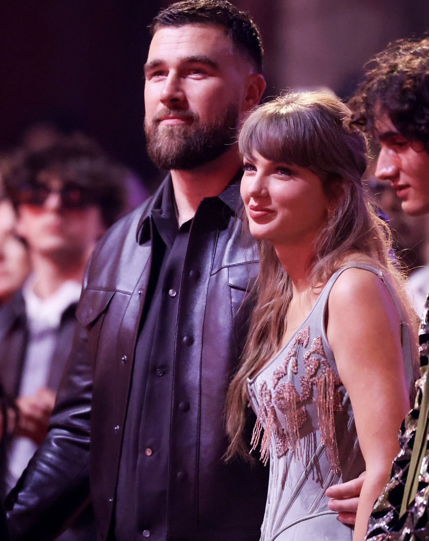 Taylor Swift lần đầu đưa vị h&ocirc;n phu đến lễ trao giải, m&agrave;n ra mắt l&agrave;ng nhạc khiến cả thế giới dậy s&oacute;ng!- Ảnh 3.