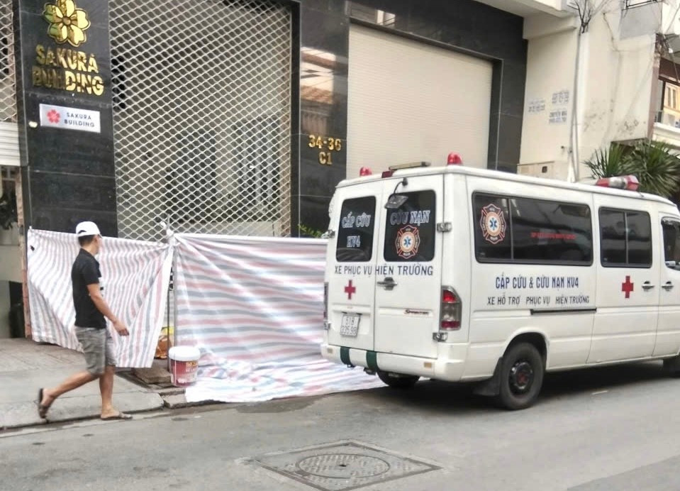 Sinh vi&ecirc;n tử vong TPHCM: Nguy&ecirc;n nh&acirc;n bất ngờ từ sức khỏe yếu đuối - Ảnh 1.