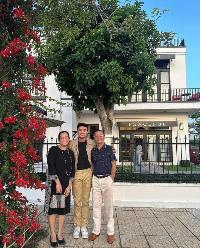 D&agrave;n "nam thần Vbiz" kh&ocirc;ng chỉ đẹp trai m&agrave; c&ograve;n sở hữu cơ ngơi đ&aacute;ng mơ ước: Người ở biệt thự 40 tỷ, người chọn sống tối giản - Ảnh 39.