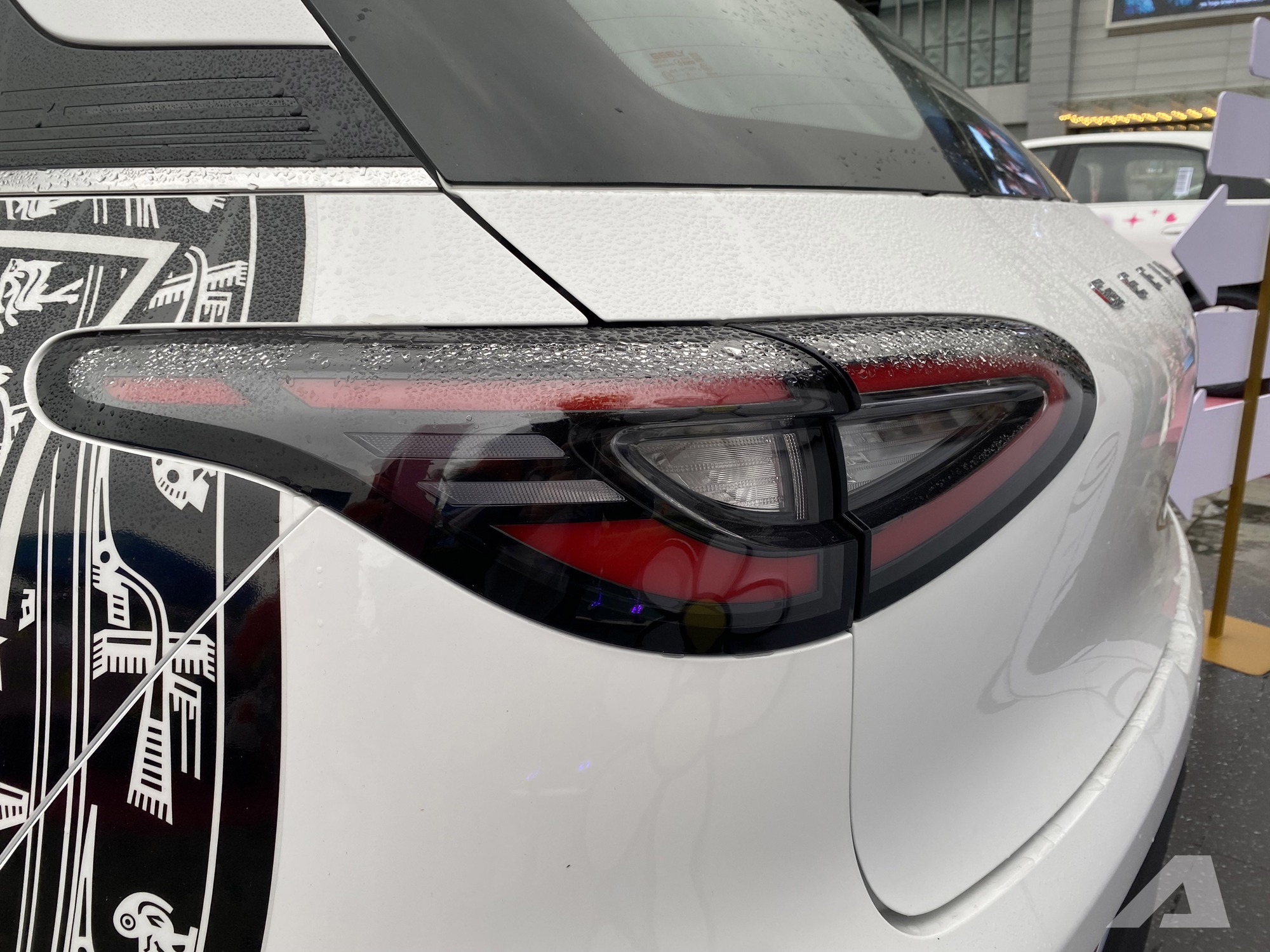 Geely EX2 ra mắt Việt Nam: Gi&aacute; từ 459 triệu đồng, m&agrave;n h&igrave;nh si&ecirc;u lớn, c&oacute; ADAS, sạc đầy đủ chạy H&agrave; Nội - H&agrave; Tĩnh- Ảnh 9.