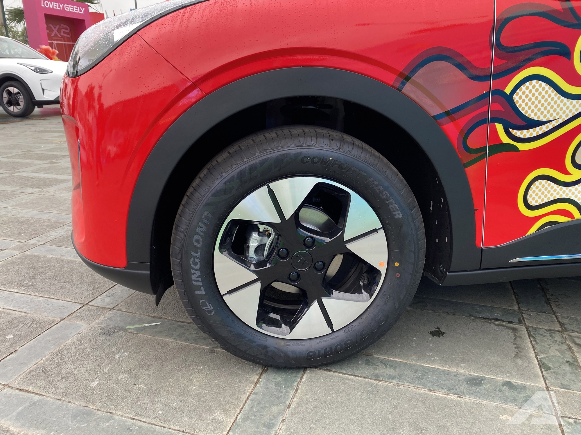 Geely EX2 ra mắt Việt Nam: Gi&aacute; từ 459 triệu đồng, m&agrave;n h&igrave;nh si&ecirc;u lớn, c&oacute; ADAS, sạc đầy đủ chạy H&agrave; Nội - H&agrave; Tĩnh- Ảnh 8.