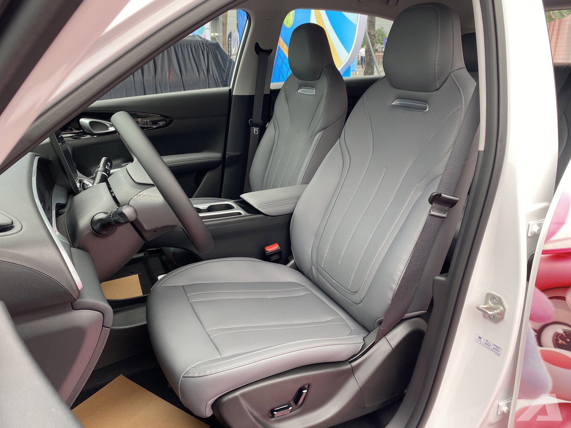 Geely EX2 ra mắt Việt Nam: Gi&aacute; từ 459 triệu đồng, m&agrave;n h&igrave;nh si&ecirc;u lớn, c&oacute; ADAS, sạc đầy đủ chạy H&agrave; Nội - H&agrave; Tĩnh- Ảnh 13.