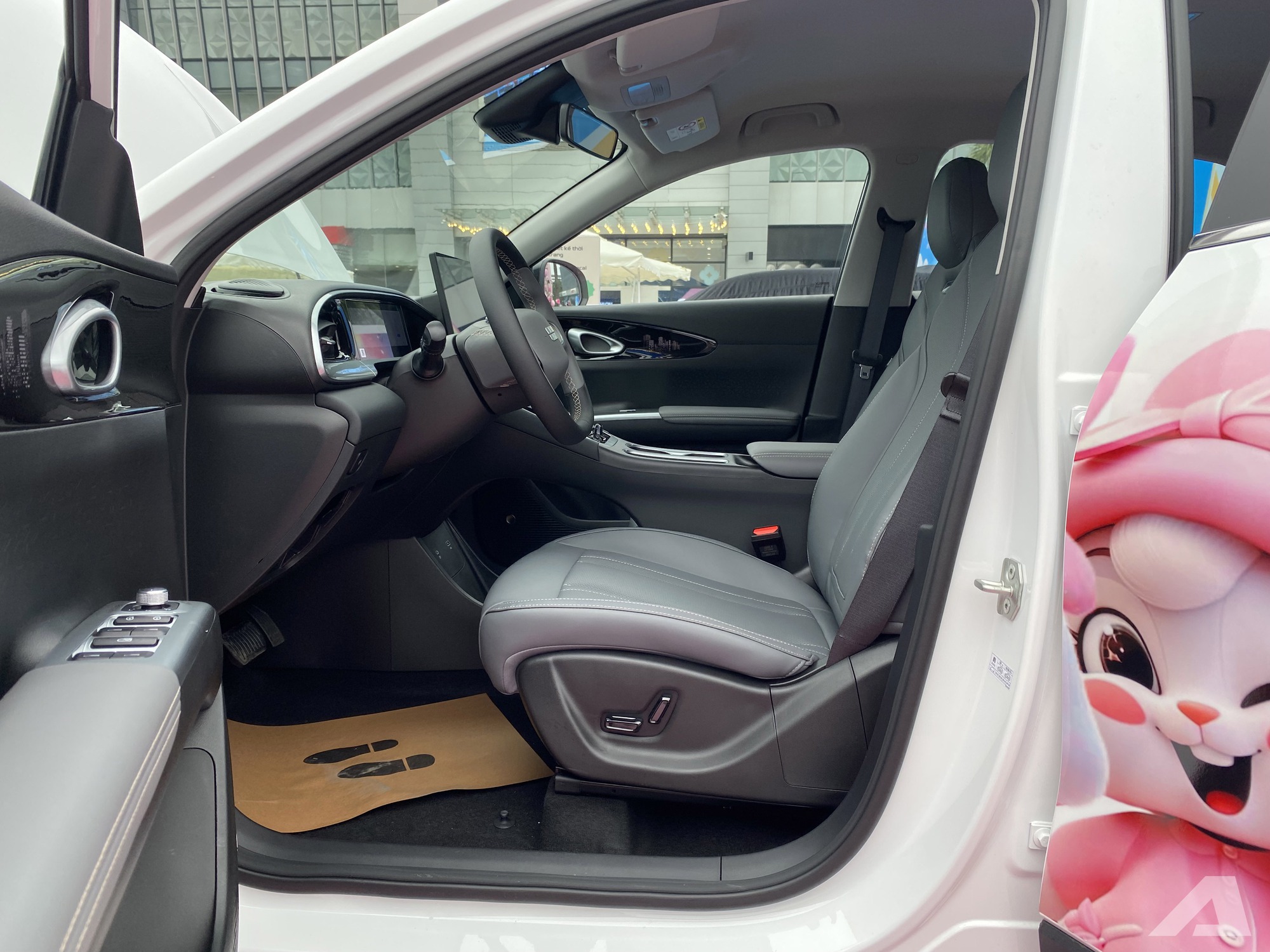 Geely EX2 ra mắt Việt Nam: Gi&aacute; từ 459 triệu đồng, m&agrave;n h&igrave;nh si&ecirc;u lớn, c&oacute; ADAS, sạc đầy đủ chạy H&agrave; Nội - H&agrave; Tĩnh- Ảnh 11.