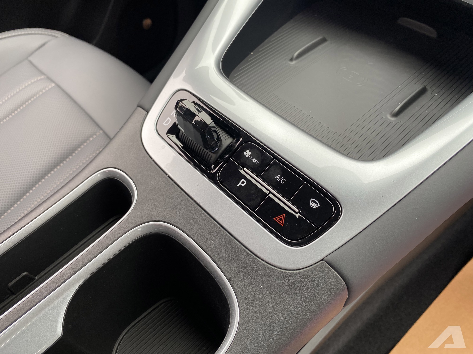 Geely EX2 ra mắt Việt Nam: Gi&aacute; từ 459 triệu đồng, m&agrave;n h&igrave;nh si&ecirc;u lớn, c&oacute; ADAS, sạc đầy đủ chạy H&agrave; Nội - H&agrave; Tĩnh- Ảnh 15.