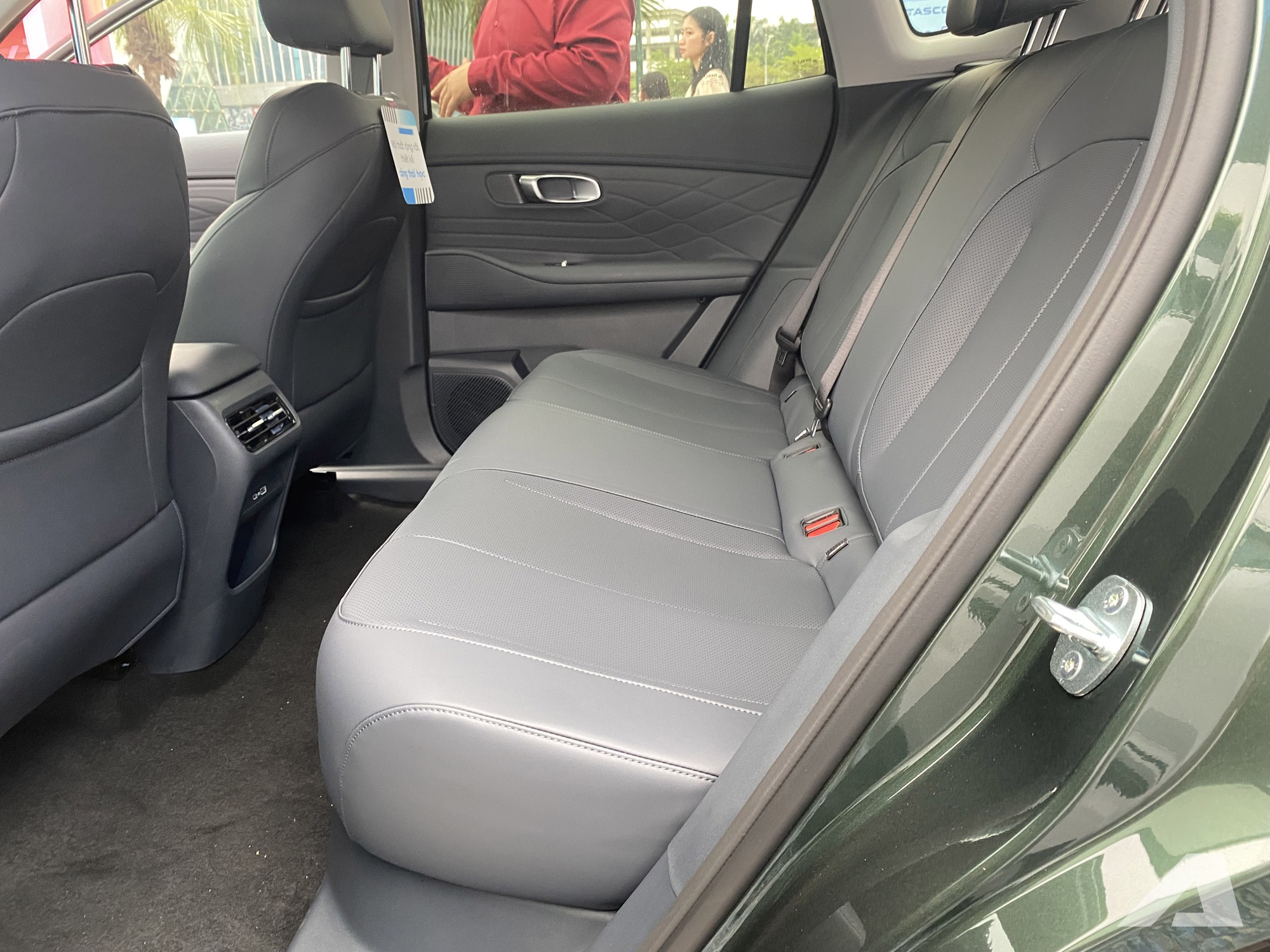 Geely EX5 ra mắt Việt Nam: Gi&aacute; từ 789 triệu đồng, hybrid c&oacute; thể chạy điện tới 170km, c&oacute; ADAS, tiện nghi cao cấp hơn CX-5, Tucson- Ảnh 15.