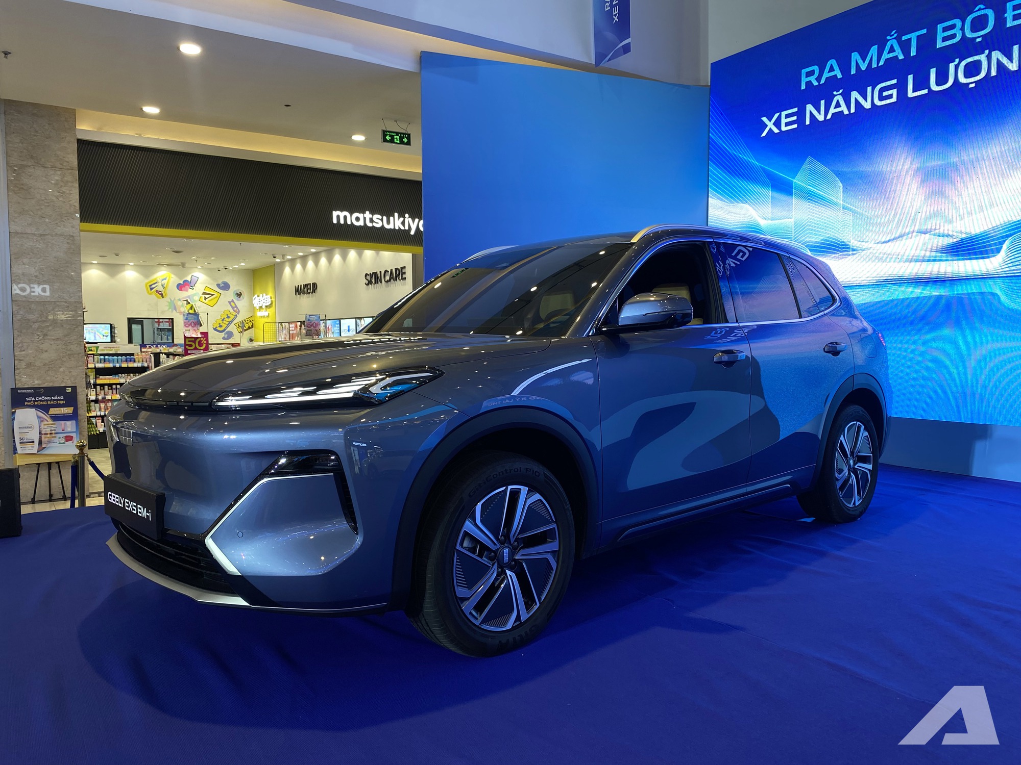 Geely EX5 ra mắt Việt Nam: Gi&aacute; từ 789 triệu đồng, hybrid c&oacute; thể chạy điện tới 170km, c&oacute; ADAS, tiện nghi cao cấp hơn CX-5, Tucson- Ảnh 1.