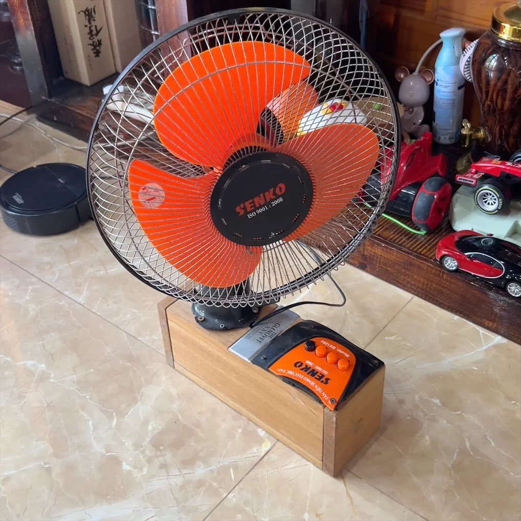 Con g&aacute;i &ocirc;ng chủ tiệm điện m&aacute;y g&acirc;y x&ocirc;n xao với bức ảnh quạt trong nh&agrave; vệ sinh - Ảnh 10.