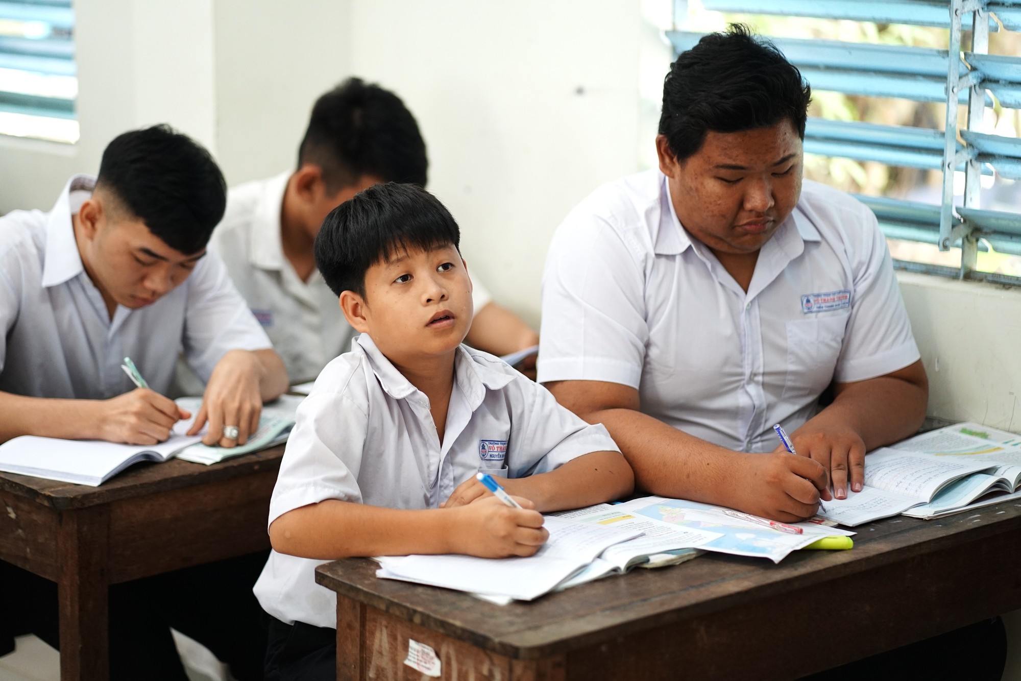 Về An Giang gặp nam sinh trong clip 27 triệu view gây sốt: Lớn lên từ mất mát và “bản giao kèo 10 năm” với bà nội- Ảnh 10. Về An Giang gặp nam sinh trong clip 27 triệu view gây sốt: Lớn lên từ mất mát và “bản giao kèo 10 năm” với bà nội- Ảnh 10.