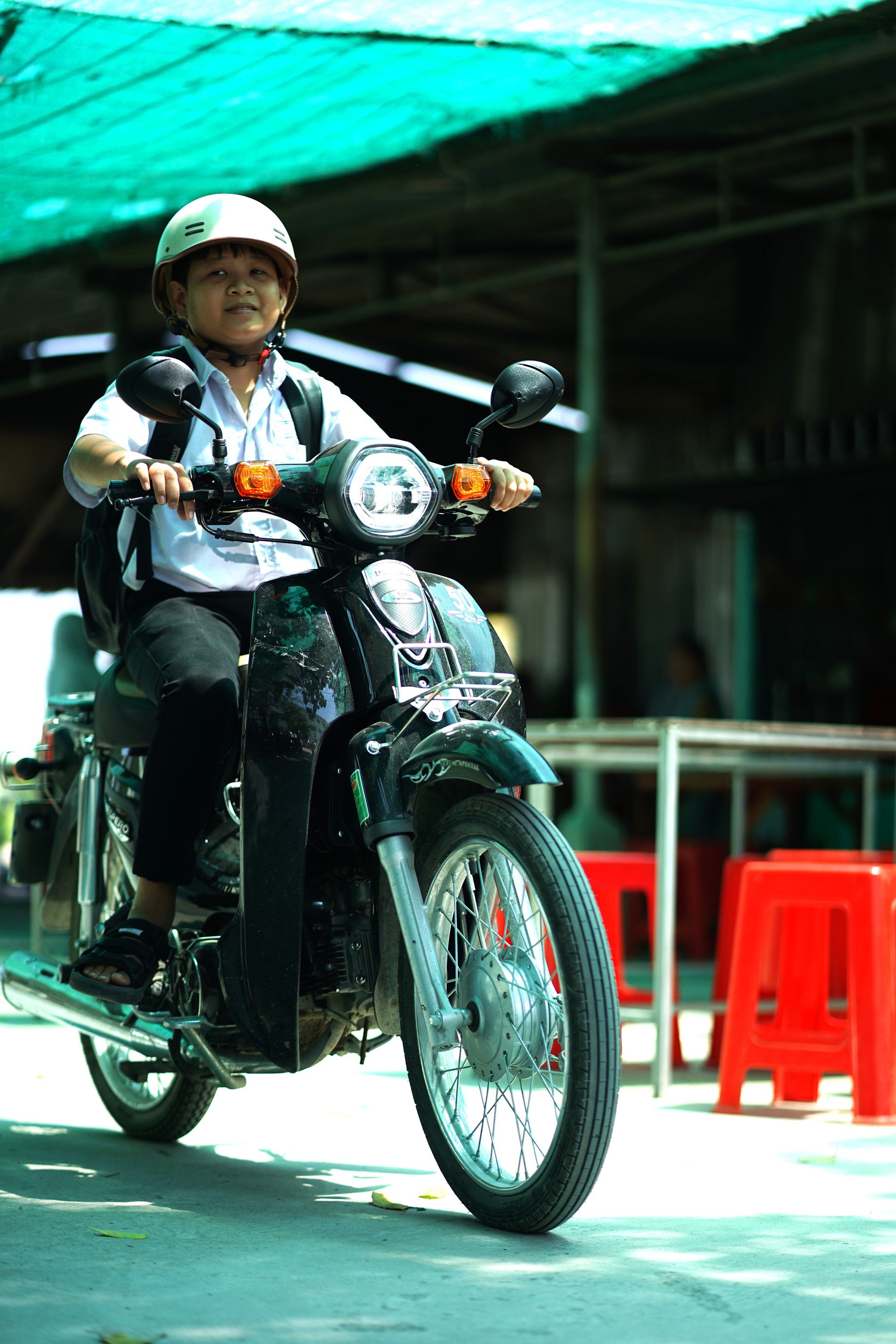 Về An Giang gặp nam sinh trong clip 27 triệu view gây sốt: Lớn lên từ mất mát và “bản giao kèo 10 năm” với bà nội- Ảnh 13. Về An Giang gặp nam sinh trong clip 27 triệu view gây sốt: Lớn lên từ mất mát và “bản giao kèo 10 năm” với bà nội- Ảnh 13.