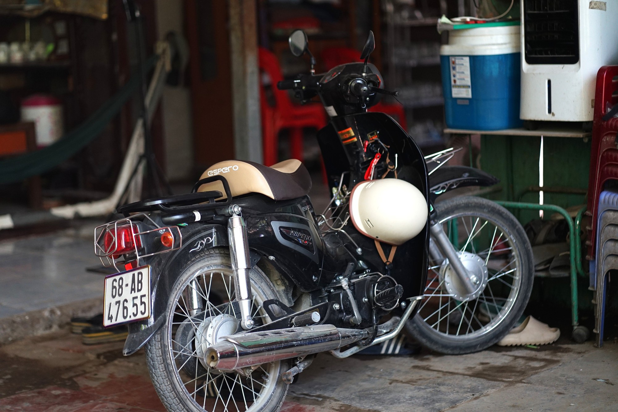 Về An Giang gặp nam sinh trong clip 27 triệu view gây sốt: Lớn lên từ mất mát và “bản giao kèo 10 năm” với bà nội- Ảnh 6. Về An Giang gặp nam sinh trong clip 27 triệu view gây sốt: Lớn lên từ mất mát và “bản giao kèo 10 năm” với bà nội- Ảnh 6.