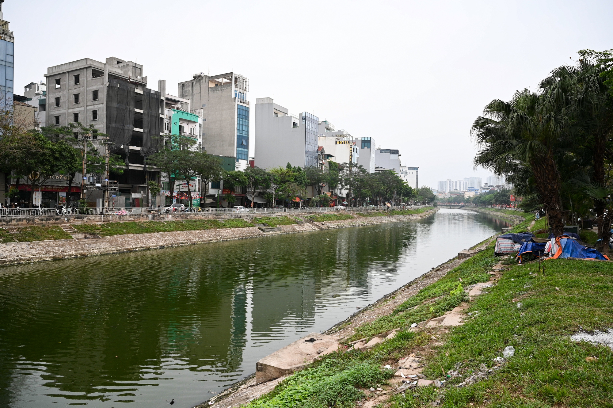 Ảnh, clip: Bất ngờ diện mạo mới của sông Tô Lịch sau khi bơm nước từ Hồ Tây- Ảnh 2. Ảnh, clip: Bất ngờ diện mạo mới của sông Tô Lịch sau khi bơm nước từ Hồ Tây- Ảnh 2.