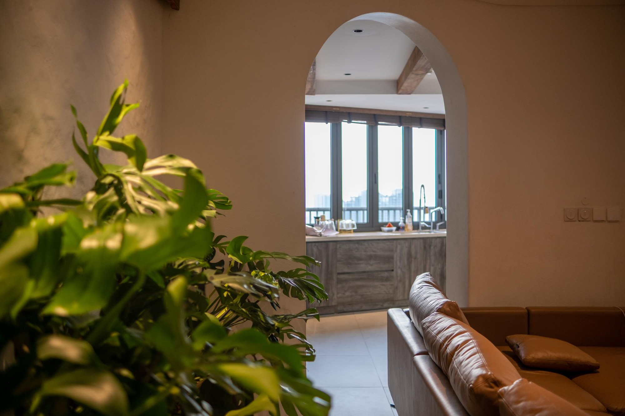 Cuộc sống sang chảnh của hội "ph&uacute; b&agrave;" Vbiz: Huyền Baby ở biệt thự 100 tỷ, Ngọc Thanh T&acirc;m sống trong "cung điện" đập th&ocirc;ng 6 căn- Ảnh 5.