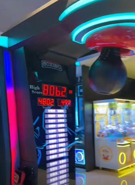 Trổ t&agrave;i boxing, hot girl khiến người xem "hết hồn" với sức mạnh phi l&yacute; - Ảnh 3.