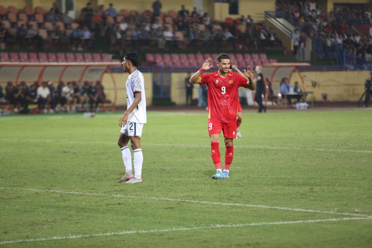 Trong ng&agrave;y Đỗ Ho&agrave;ng H&ecirc;n ra mắt, đội tuyển Việt Nam nhận th&ecirc;m tin vui từ FIFA - Ảnh 1.