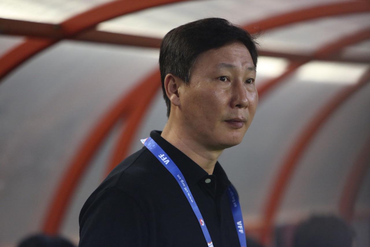HLV Kim Sang-sik nối d&agrave;i si&ecirc;u kỷ lục c&ugrave;ng đội tuyển Việt Nam - Ảnh 1.