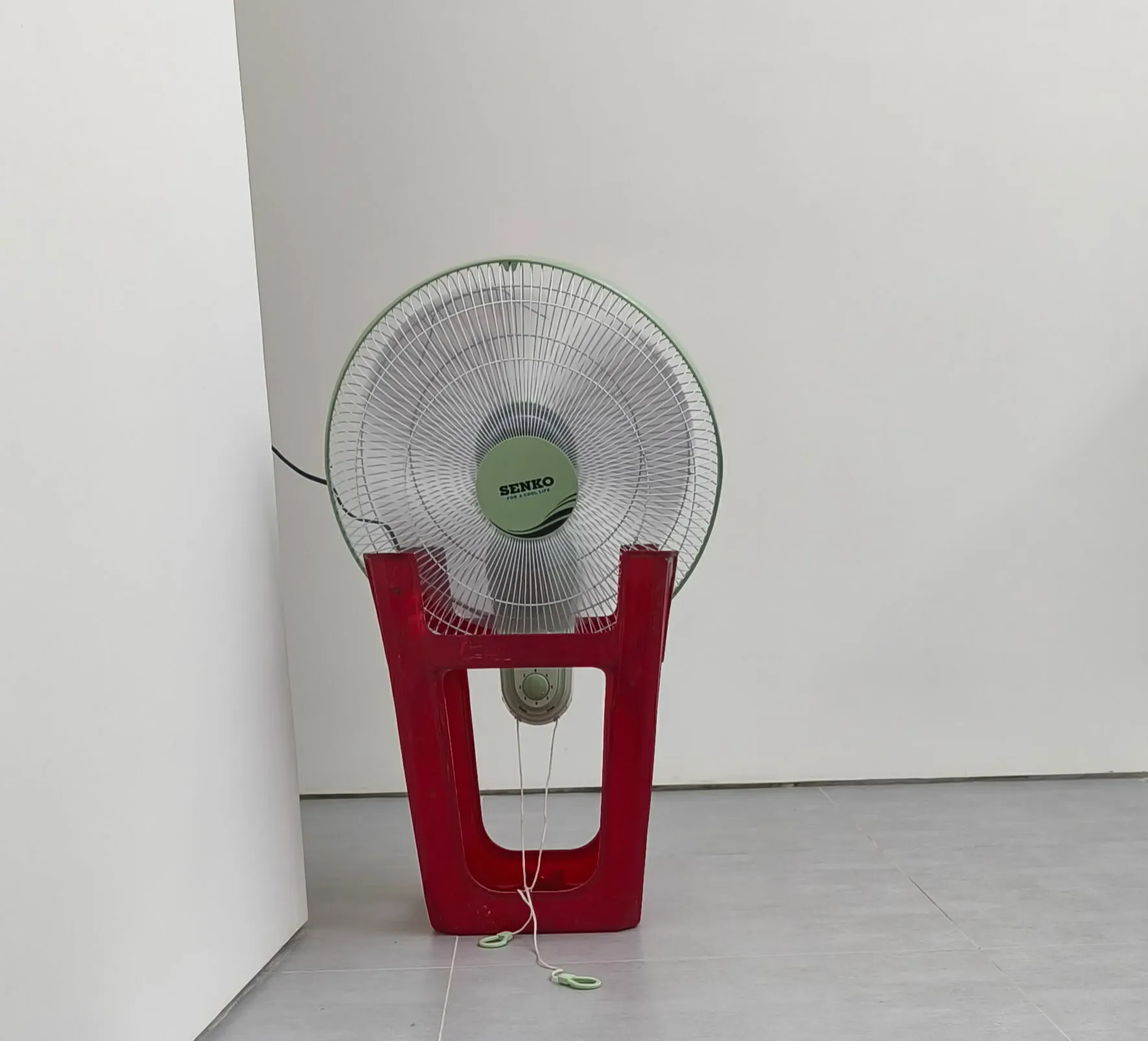 Con g&aacute;i &ocirc;ng chủ tiệm điện m&aacute;y g&acirc;y x&ocirc;n xao với bức ảnh quạt trong nh&agrave; vệ sinh - Ảnh 5.