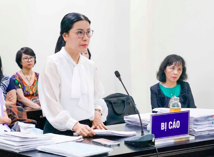 Cựu Hiệu trưởng trường THCS Ba Đ&igrave;nh bị tuy&ecirc;n phạt 3 năm t&ugrave; v&igrave; thu tiền học th&ecirc;m tr&aacute;i quy định - Ảnh 1.