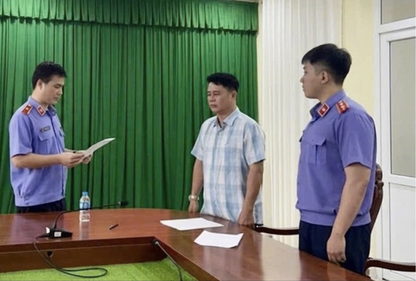 To&agrave;n cảnh vụ nữ sinh tử vong v&agrave; 2 cựu c&aacute;n bộ c&ocirc;ng an ở Vĩnh Long bị bắt - Ảnh 4.