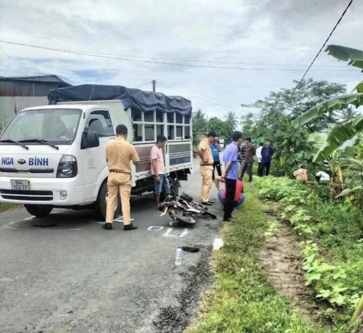 To&agrave;n cảnh vụ nữ sinh tử vong v&agrave; 2 cựu c&aacute;n bộ c&ocirc;ng an ở Vĩnh Long bị bắt - Ảnh 1.