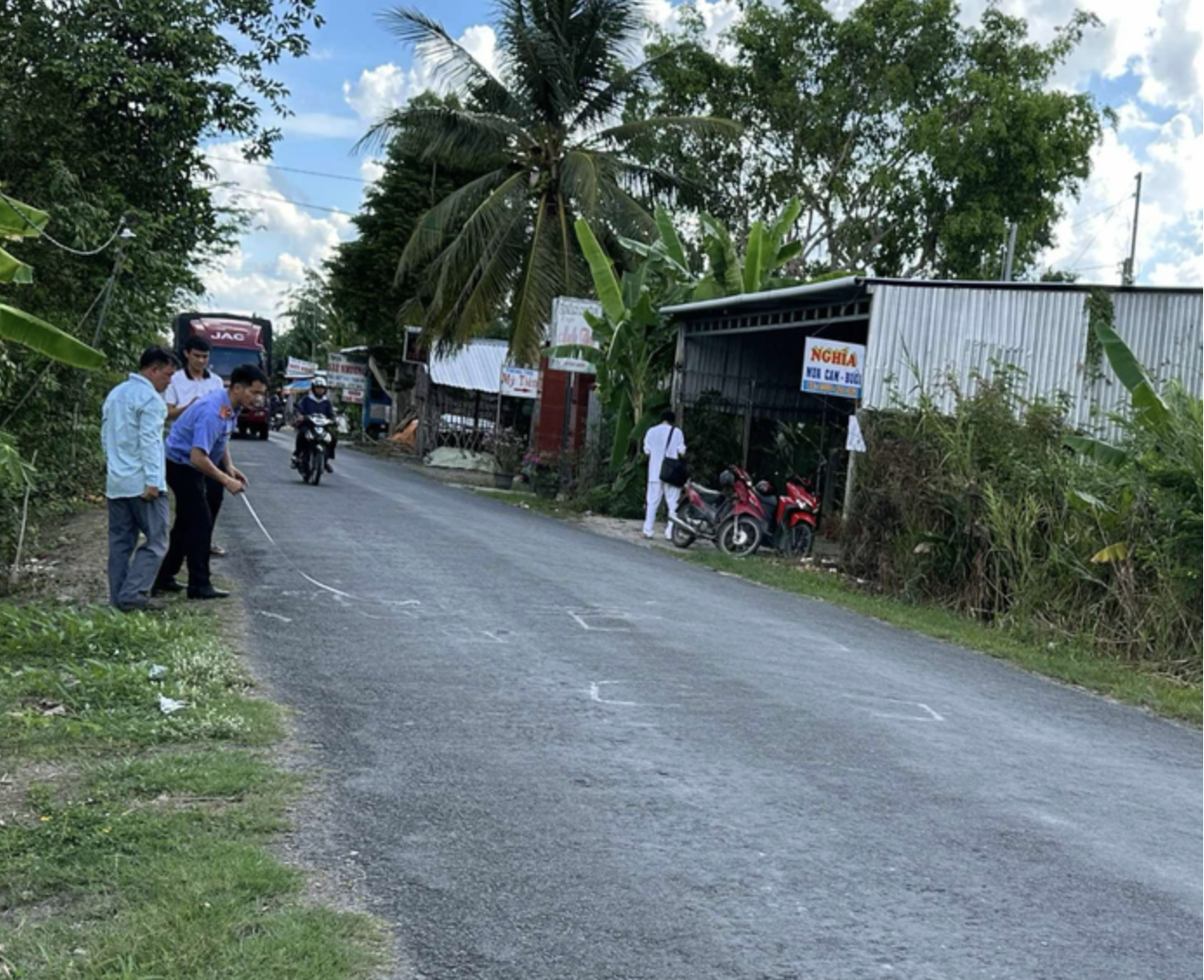 To&agrave;n cảnh vụ nữ sinh tử vong v&agrave; 2 cựu c&aacute;n bộ c&ocirc;ng an ở Vĩnh Long bị bắt - Ảnh 3.