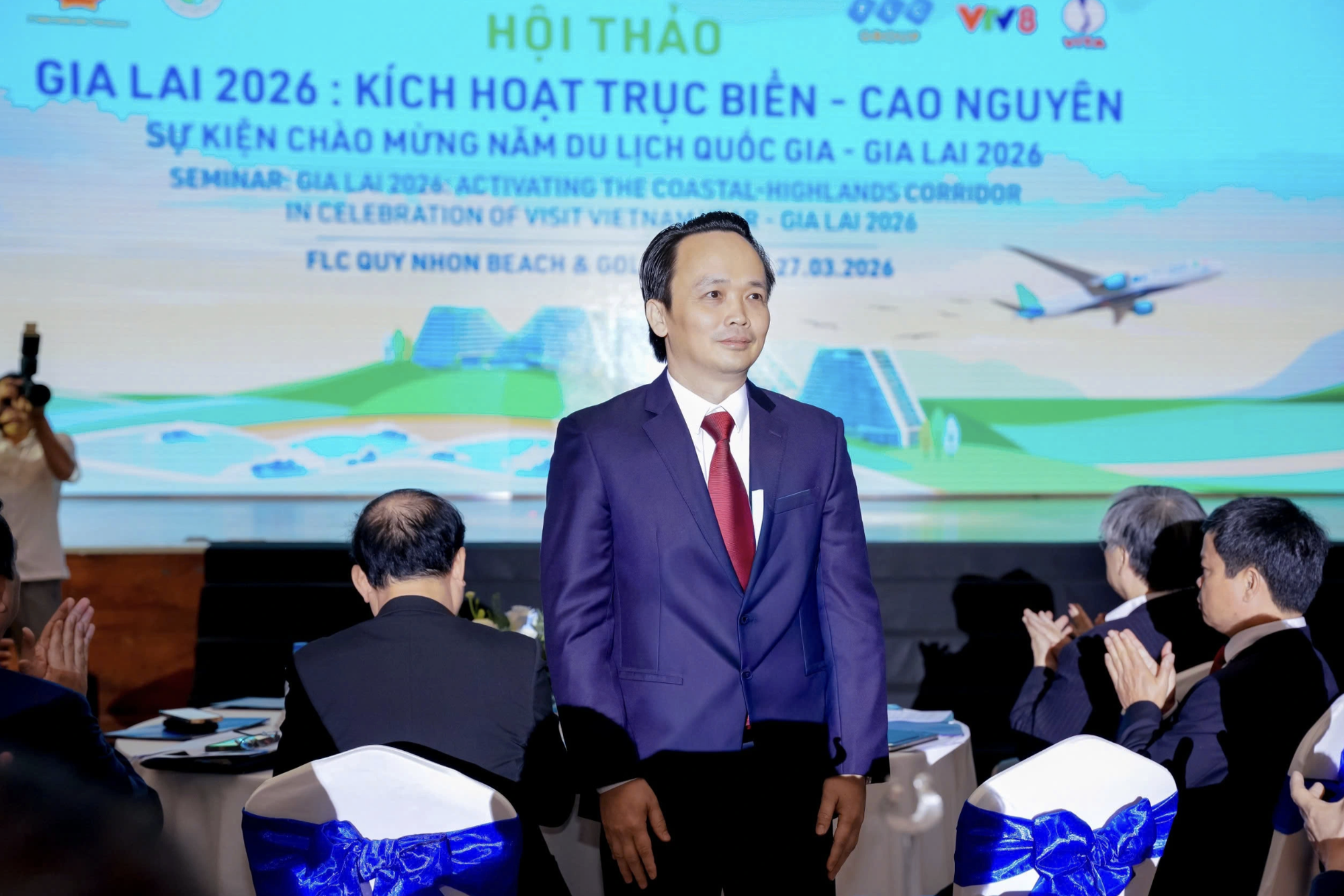 &Ocirc;ng Trịnh Văn Quyết t&aacute;i xuất trong vai tr&ograve; Chủ tịch FLC - Ảnh 1.