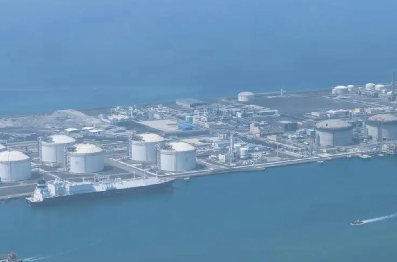 Ng&agrave;nh b&aacute;n dẫn thiếu hụt helium nghi&ecirc;m trọng ảnh hưởng từ Apple đến Nvidia năm 2026 - Ảnh 2.