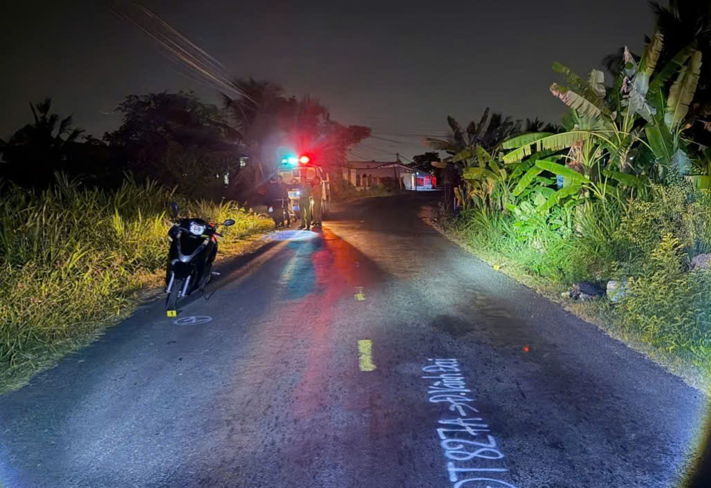 CSGT T&acirc;y Ninh khuyến c&aacute;o người d&acirc;n kh&ocirc;ng đi bộ tập thể dục dưới l&ograve;ng đường - Ảnh 1.