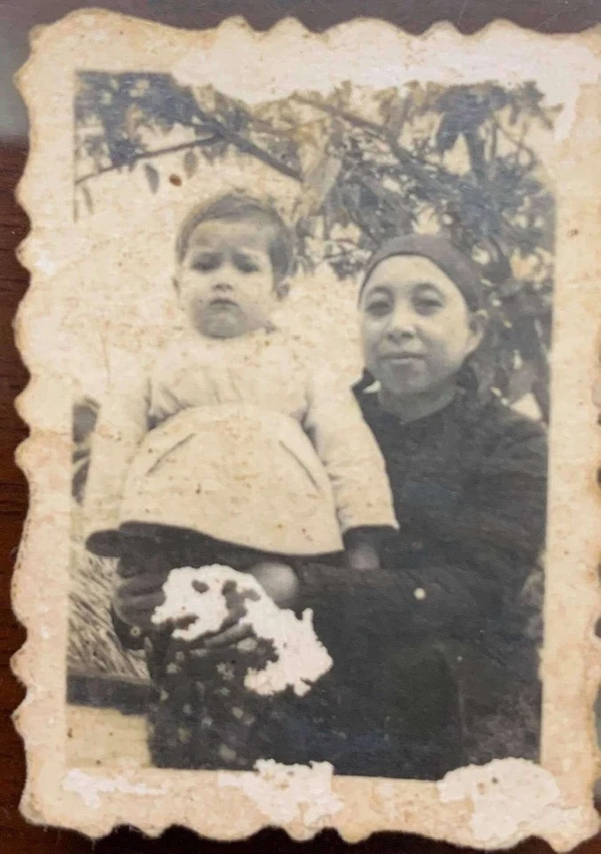 Cậu b&eacute; được mẹ ẵm trong bức ảnh giờ l&agrave; t&ecirc;n tuổi đ&igrave;nh đ&aacute;m showbiz Việt: Gia thế "kh&ocirc;ng phải dạng vừa", giờ dạy con kh&eacute;o- Ảnh 1.